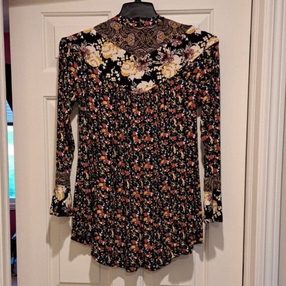 Free People Wildflower Fields Multi Color Long Sleeve Henley Top Size Small - Picture 2 of 12